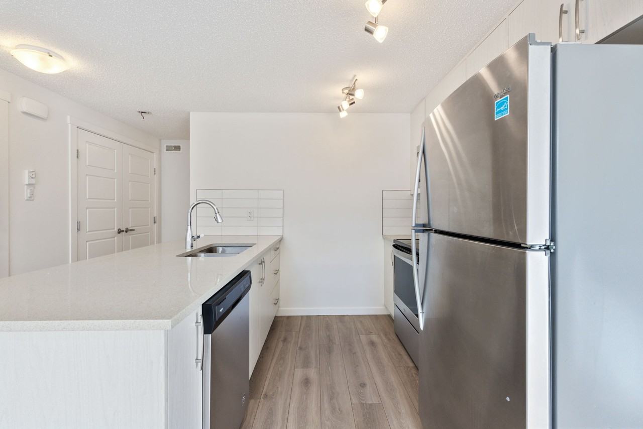 127 Cranbrook Sq Se Lowr #NA - Photo 2 of 11