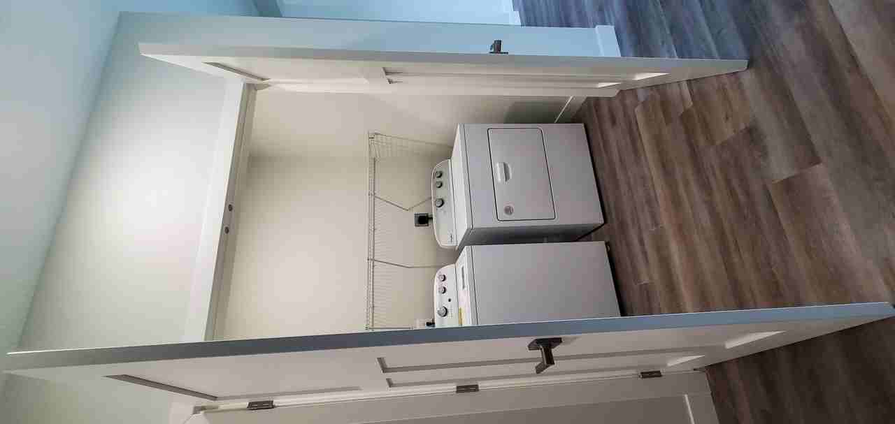 715 Lake Shore Dr Ne - Photo 3 of 42