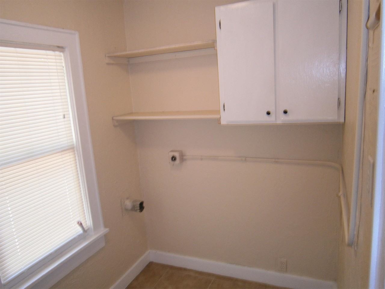 1925 Nw 8th St - Photo 2 of 10