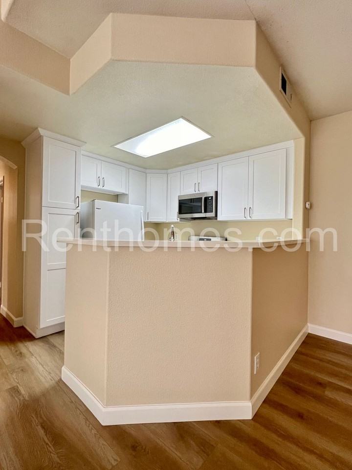 11881 Spruce Run Dr Unit A - Photo 6 of 28