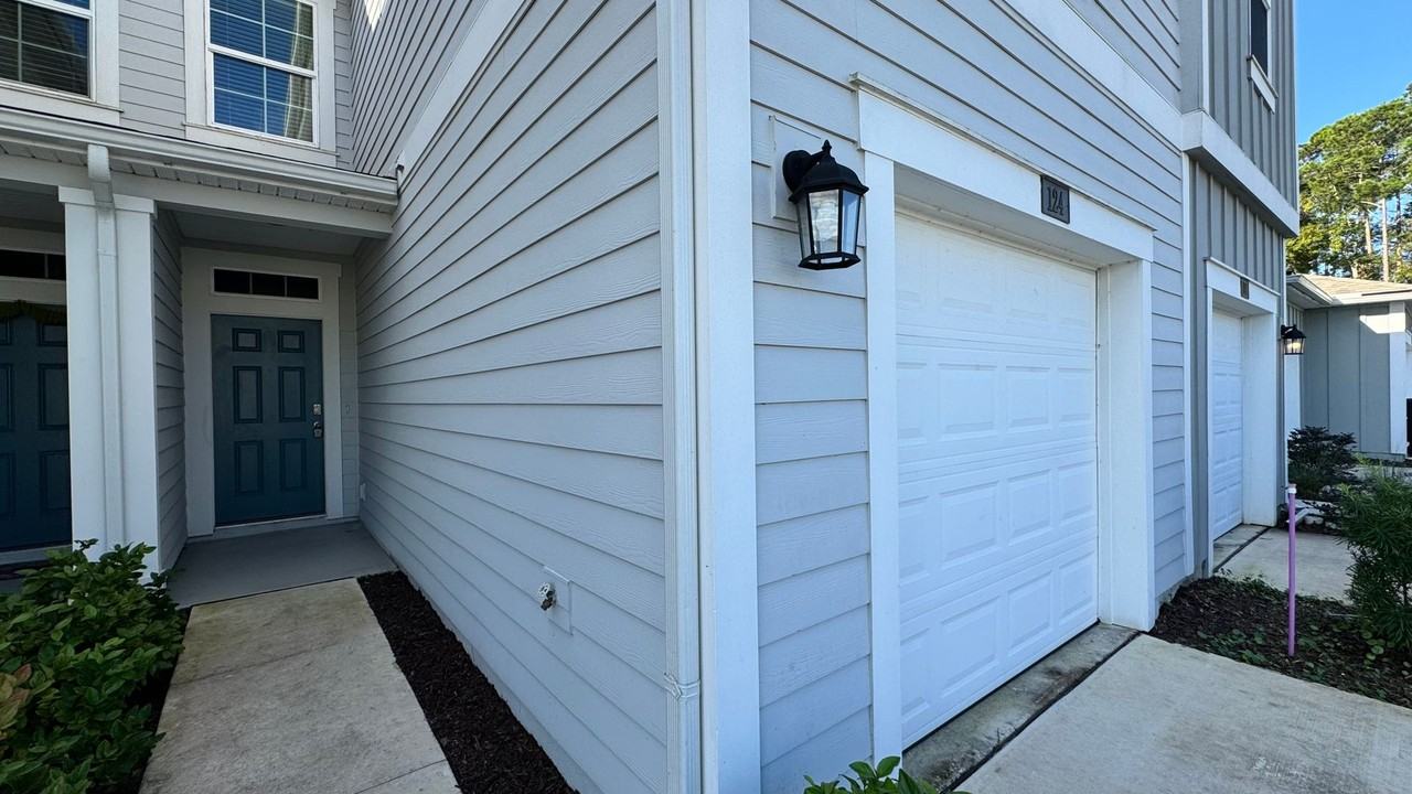 124 Pasadena Dr - Photo 2 of 18