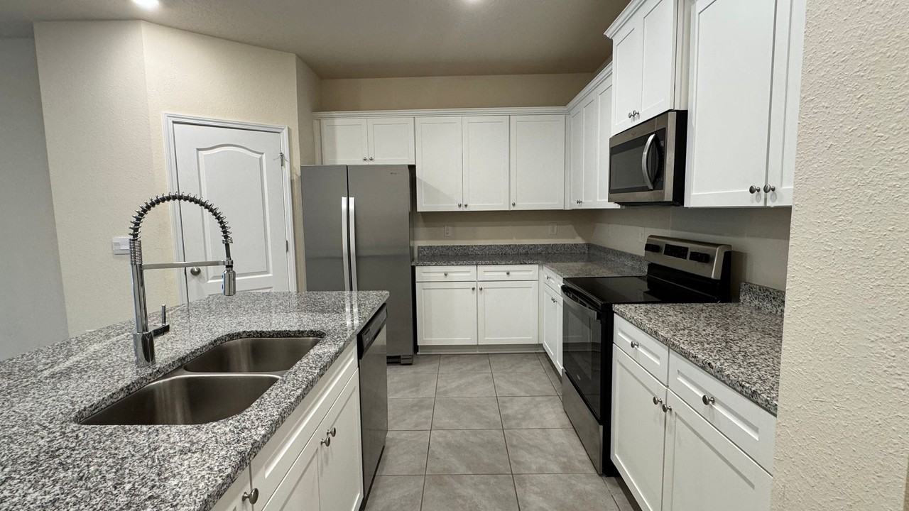 124 Pasadena Dr - Photo 6 of 18