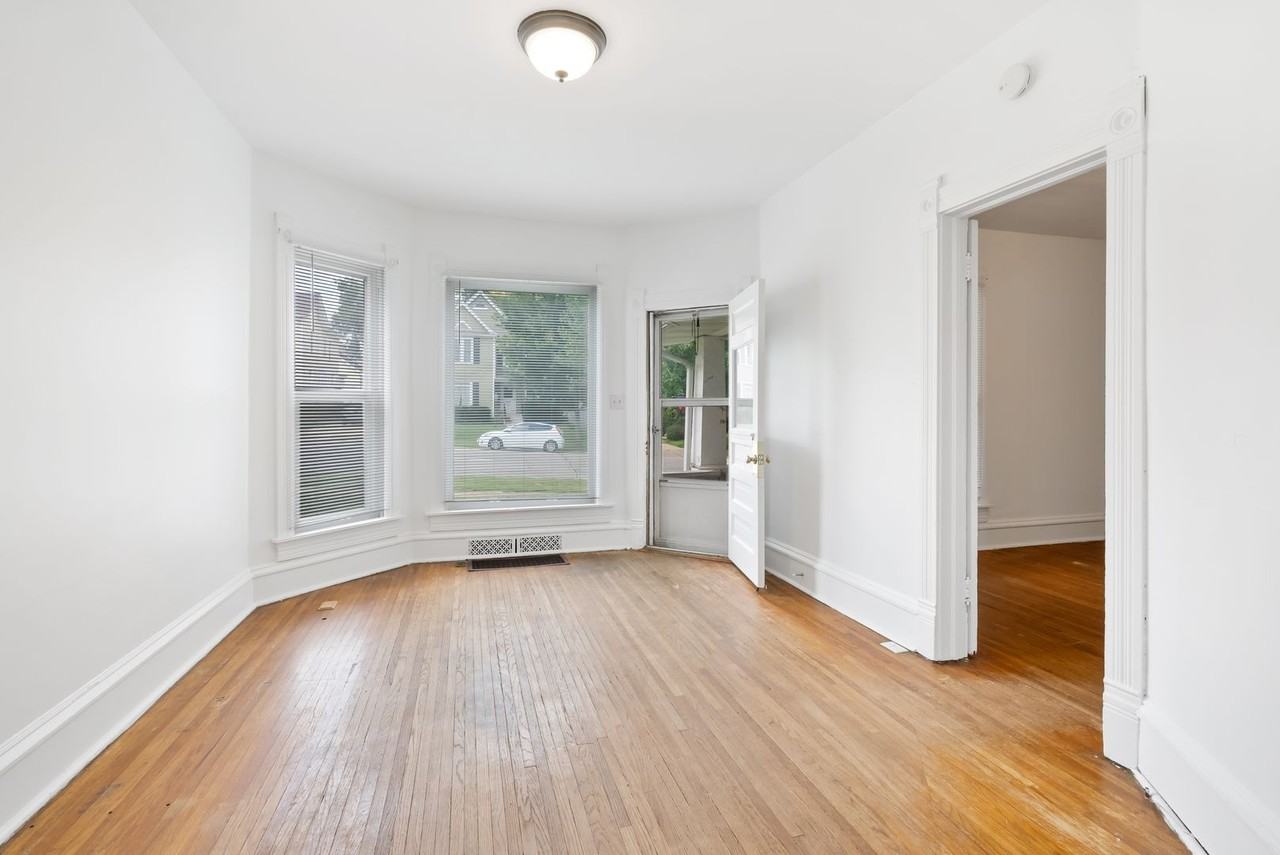 1120 Washington St - Photo 5 of 18