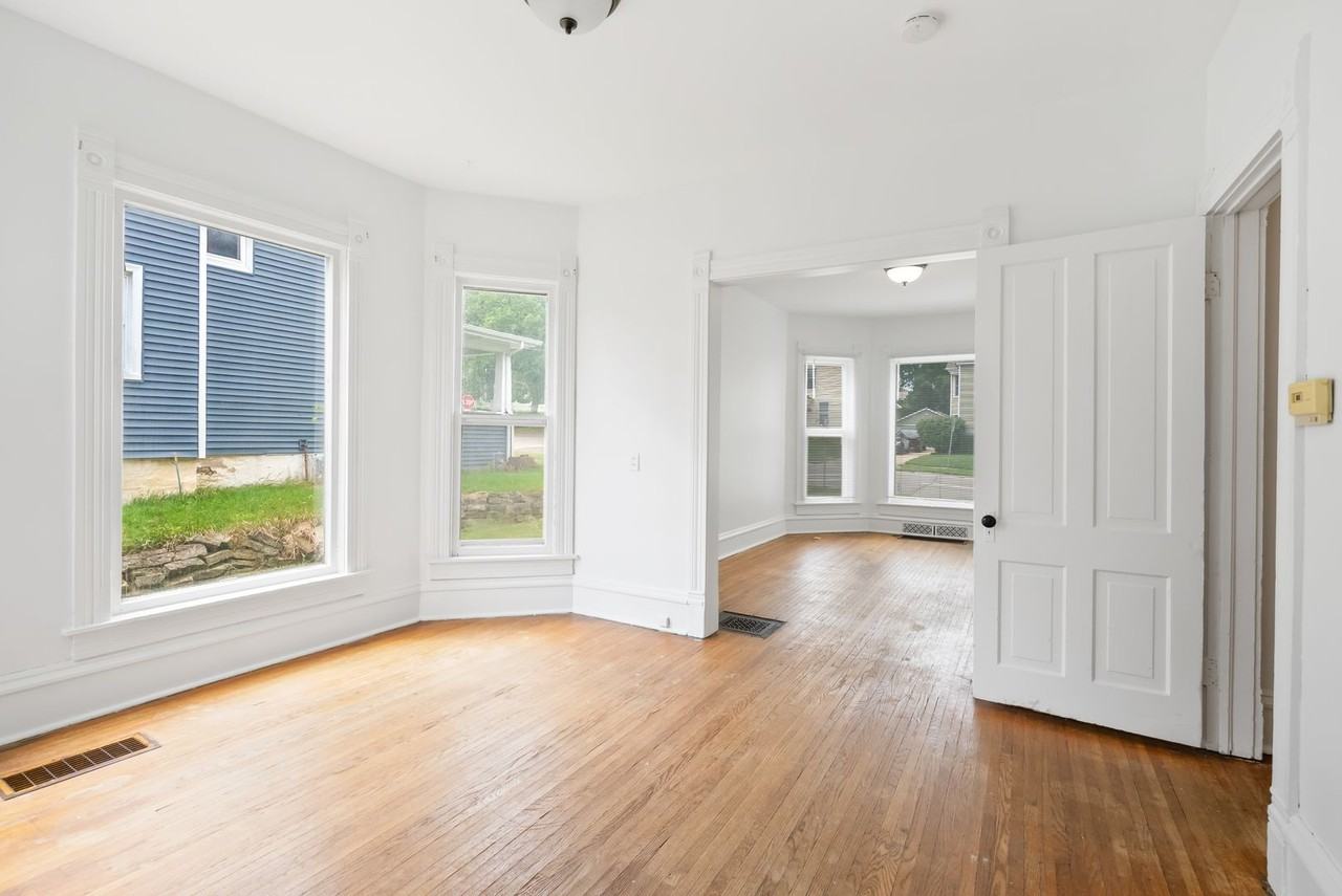 1120 Washington St - Photo 7 of 18