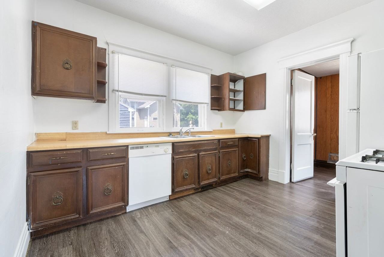 109 W 12th St - Photo 5 of 16