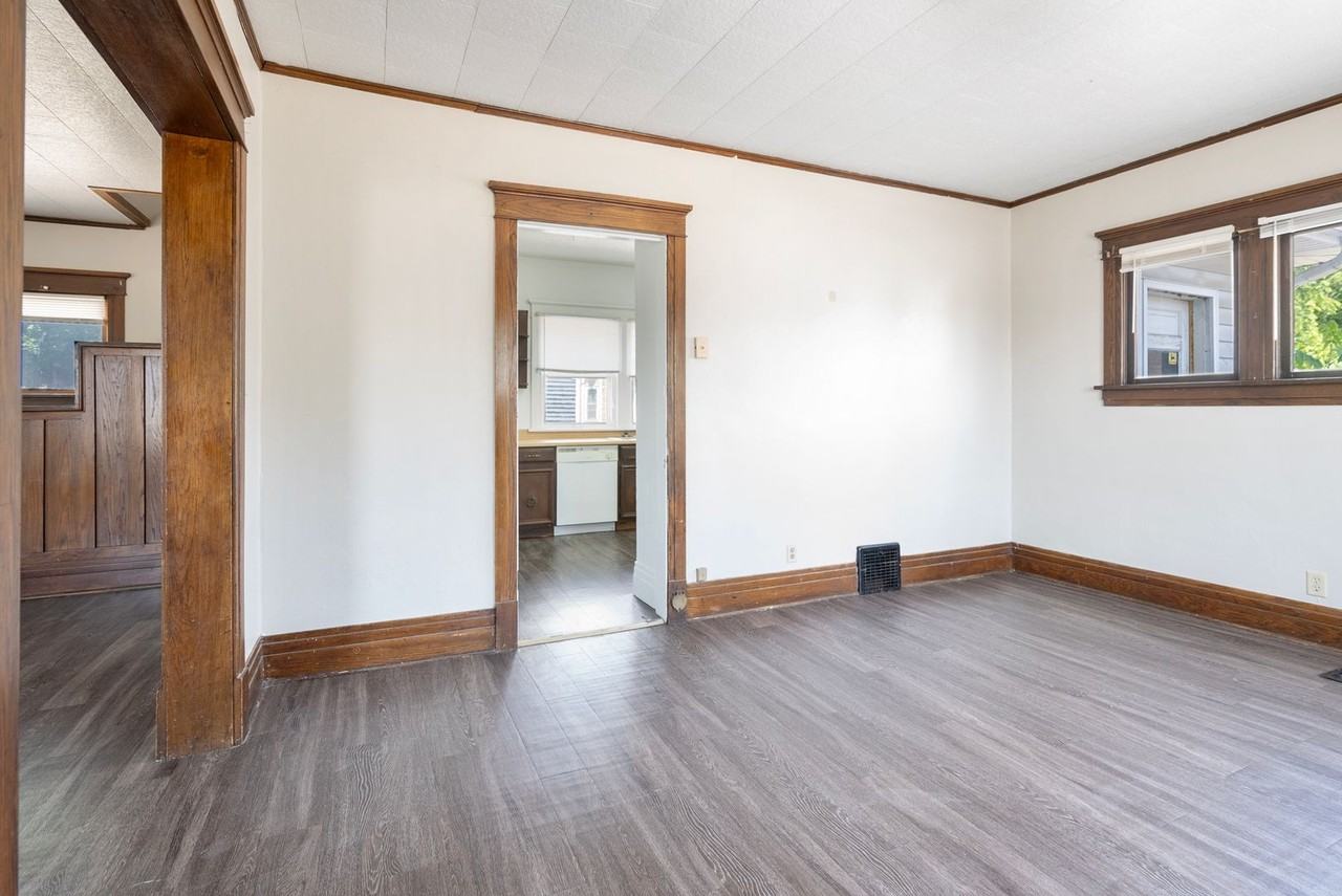 109 W 12th St - Photo 6 of 16