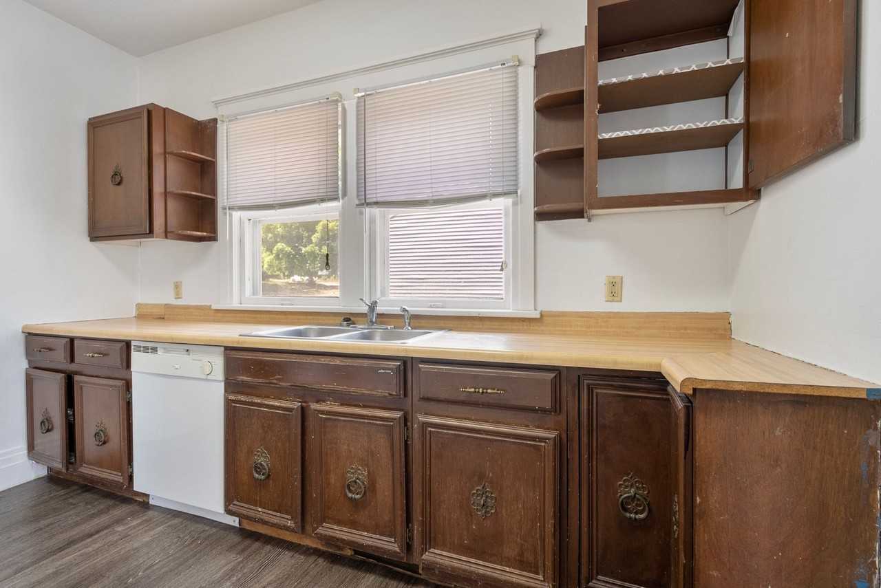 109 W 12th St - Photo 7 of 16