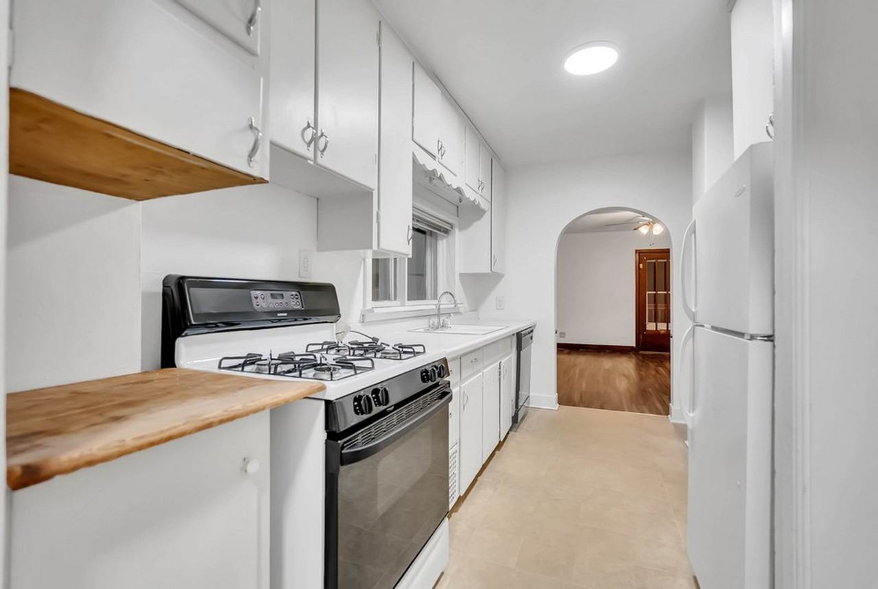 1115 W 11th St - Photo 5 of 19