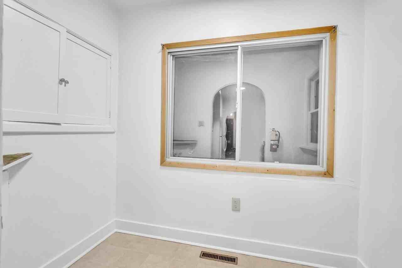 1115 W 11th St - Photo 6 of 19