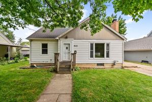 featured image of 915 W 9th St