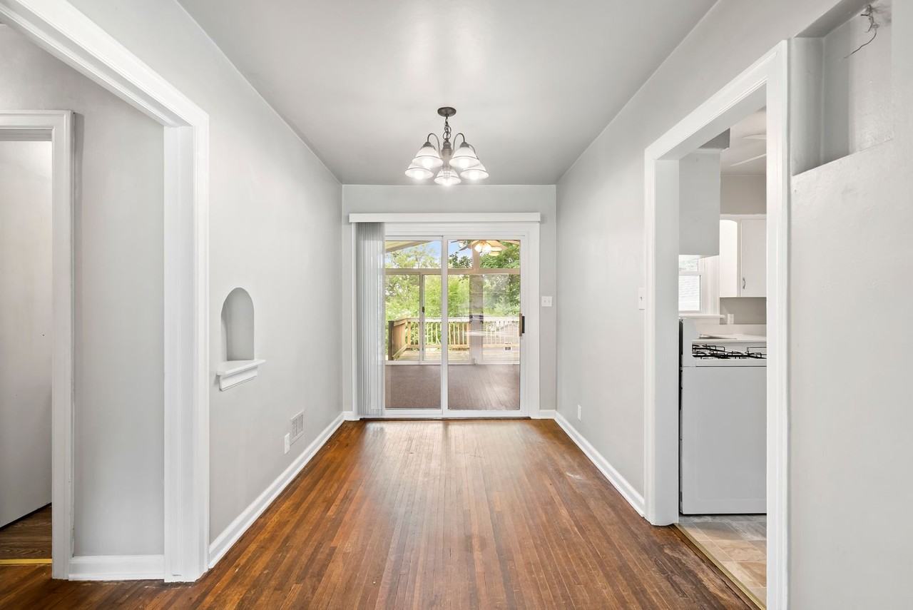 915 W 9th St - Photo 3 of 29