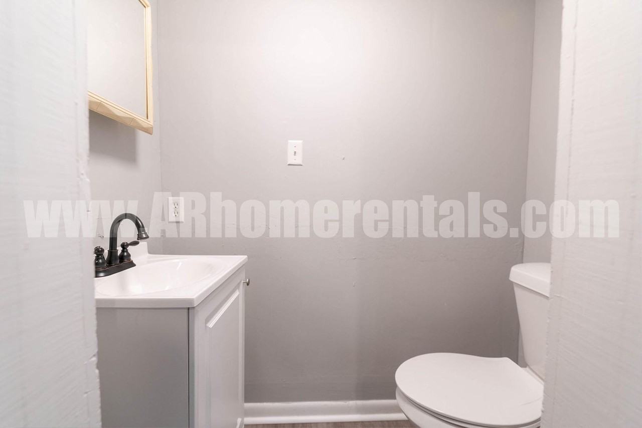 278 Hall St - Photo 2 of 13