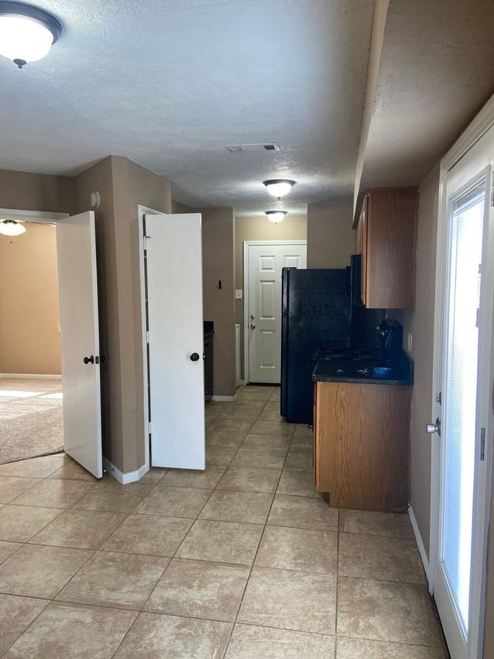 1918 Holleman Drive West - Photo 5 of 10