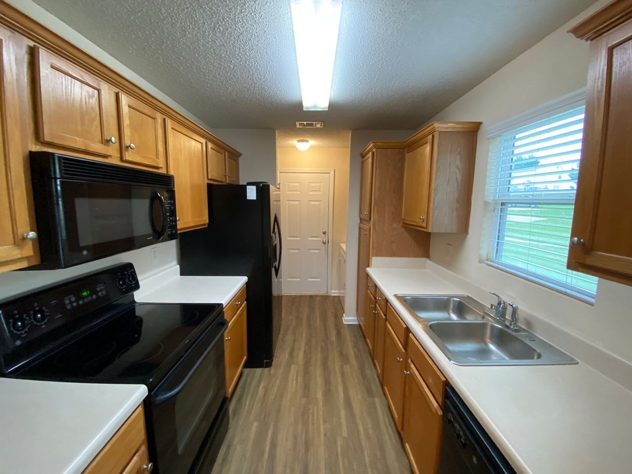 173 Bridgewater Cir - Photo 2 of 11