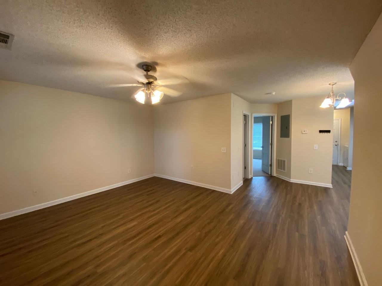 173 Bridgewater Cir - Photo 3 of 11