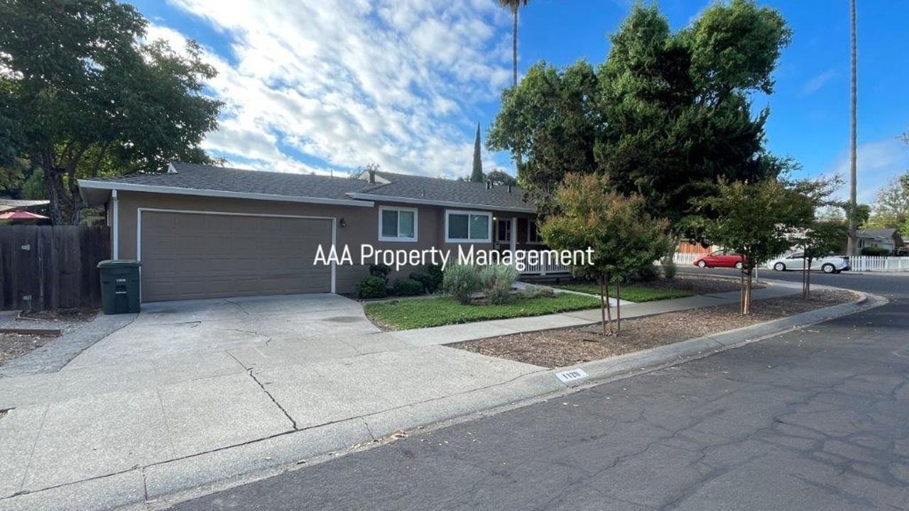 1120 Aspen Dr - Photo 2 of 22
