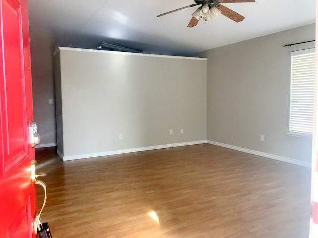 17765 Fairfax Ct - Photo 2 of 8