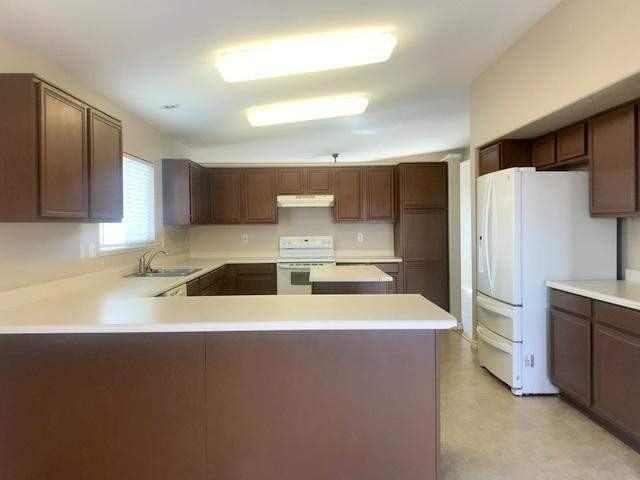 17765 Fairfax Ct - Photo 3 of 8