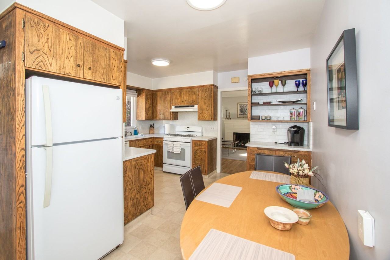 960 Hutchinson Ave - Photo 4 of 11