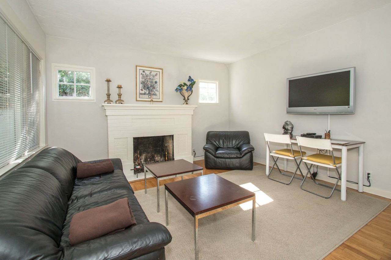 960 Hutchinson Ave - Photo 2 of 11