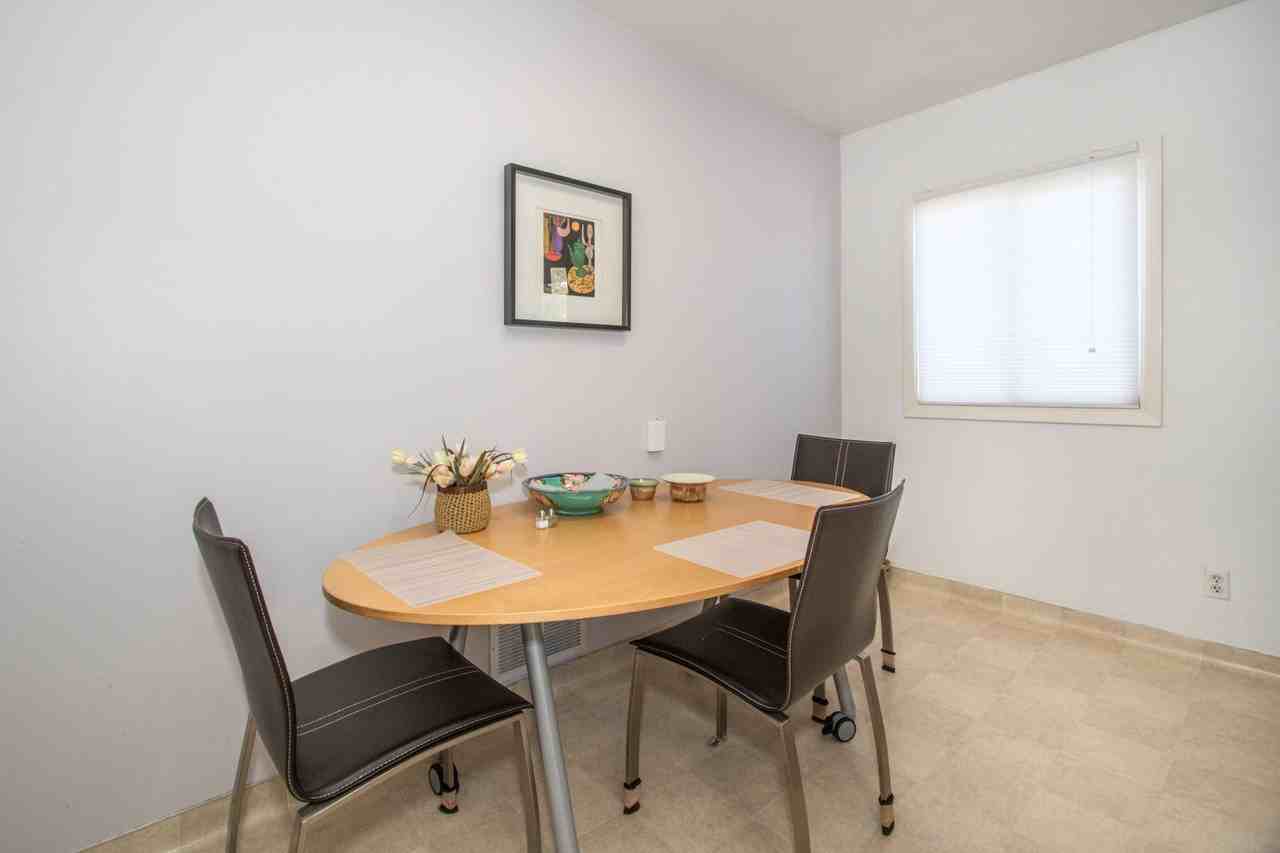 960 Hutchinson Ave - Photo 5 of 11