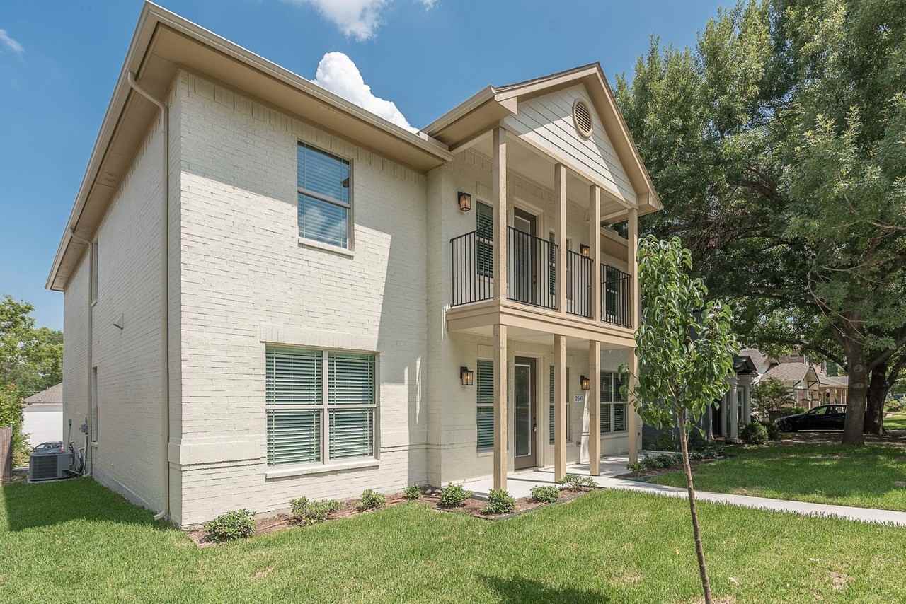 2539 Rogers Ave - Photo 3 of 11