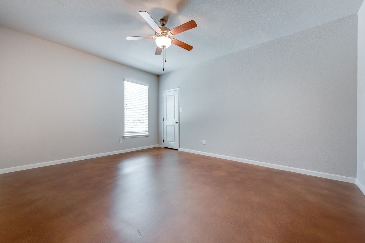 2539 Rogers Ave - Photo 4 of 11