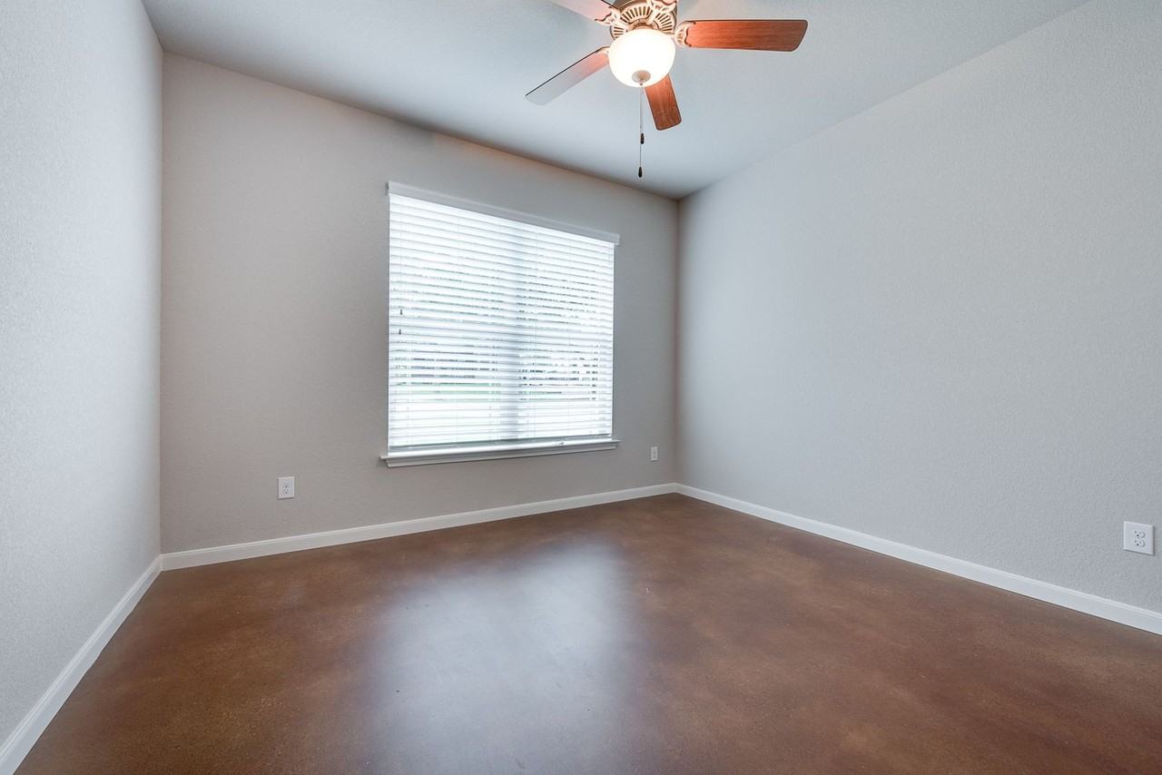 2539 Rogers Ave - Photo 5 of 11