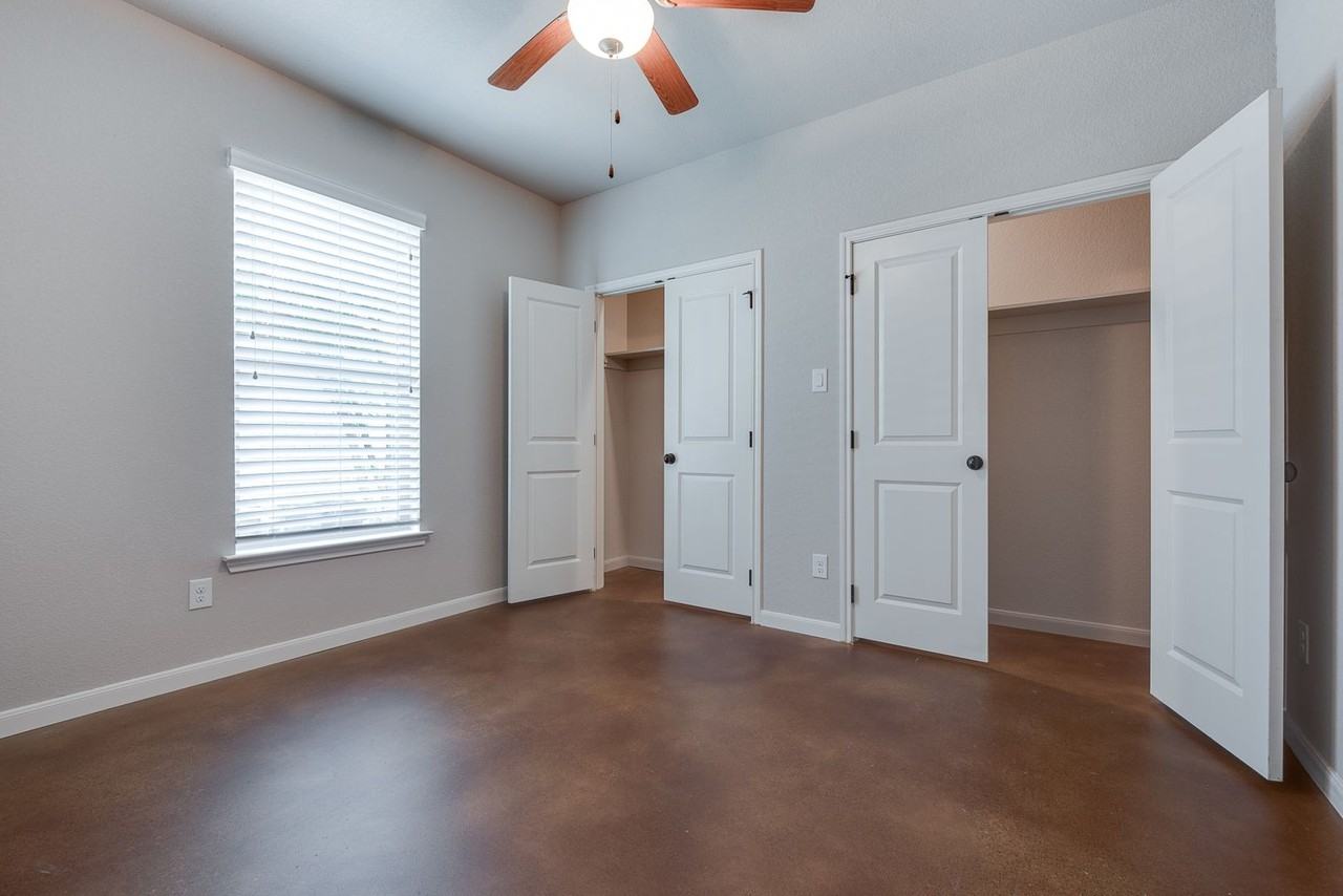 2539 Rogers Ave - Photo 6 of 11