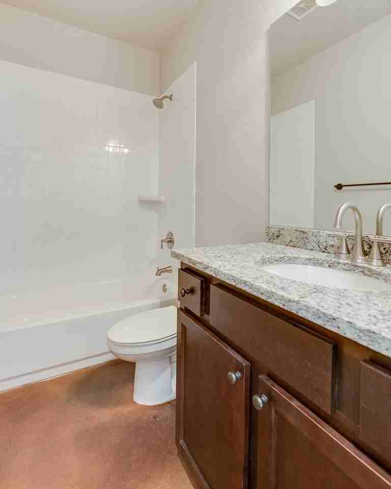 2539 Rogers Ave - Photo 7 of 11