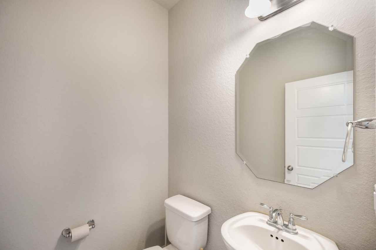 12222 Chena Lk - Photo 5 of 32