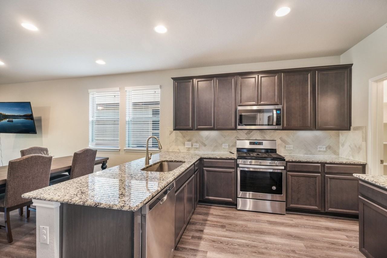 12222 Chena Lk - Photo 7 of 32