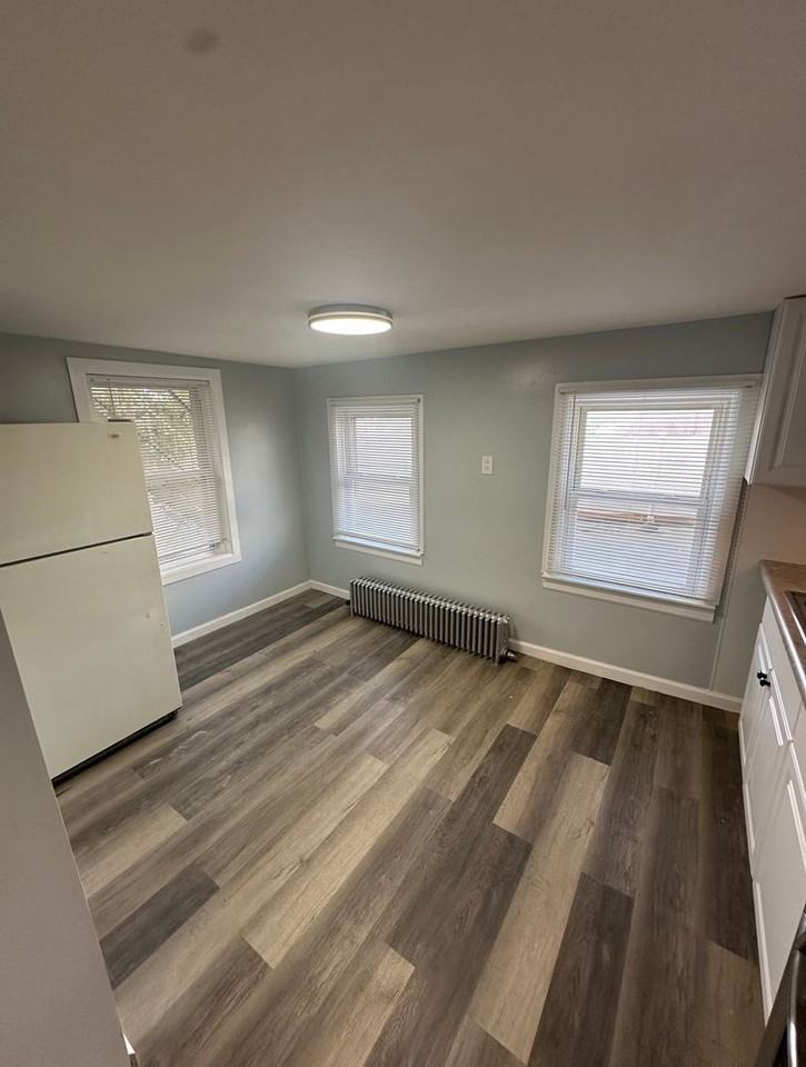 1500 Centre Ave - Photo 3 of 17