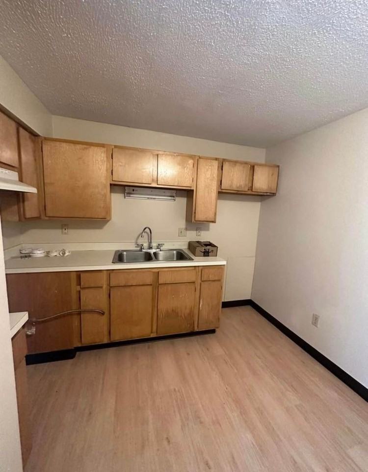 Hillview apartments 1900 - Photo 2 of 4