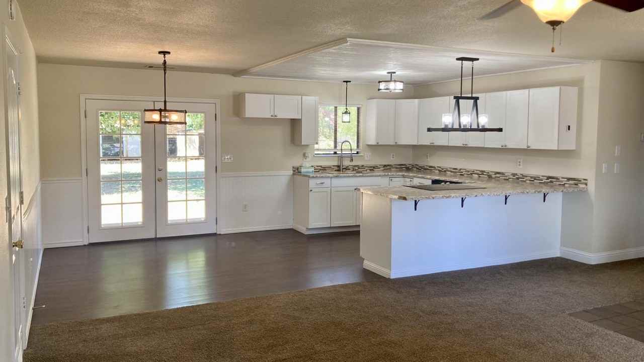 4850 Amanda Dr - Photo 2 of 10