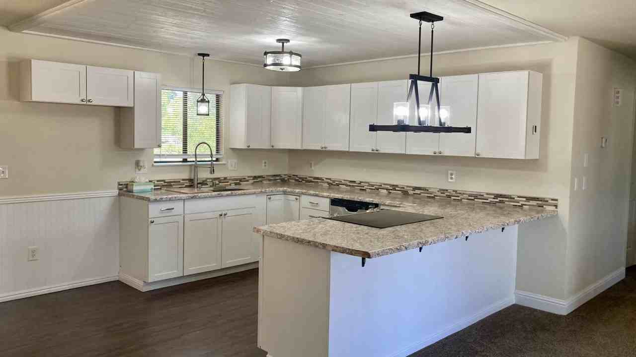 4850 Amanda Dr - Photo 3 of 10