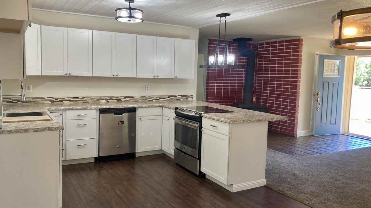 4850 Amanda Dr - Photo 4 of 10