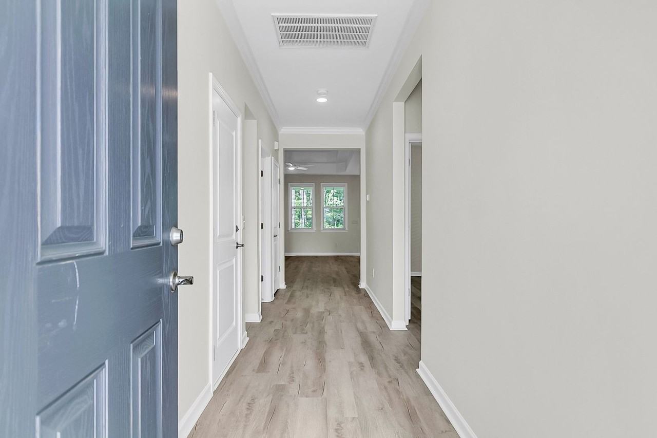 406 Eagleview Dr - Photo 5 of 44