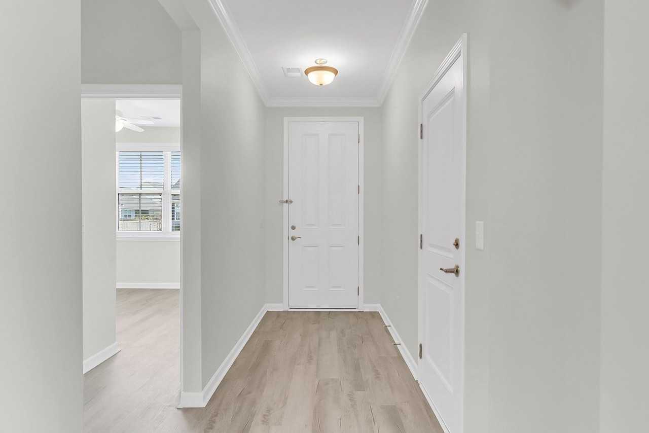 406 Eagleview Dr - Photo 6 of 44