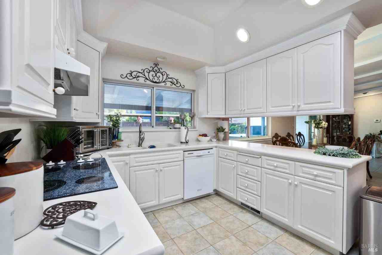 855 Sievers Way - Photo 3 of 31
