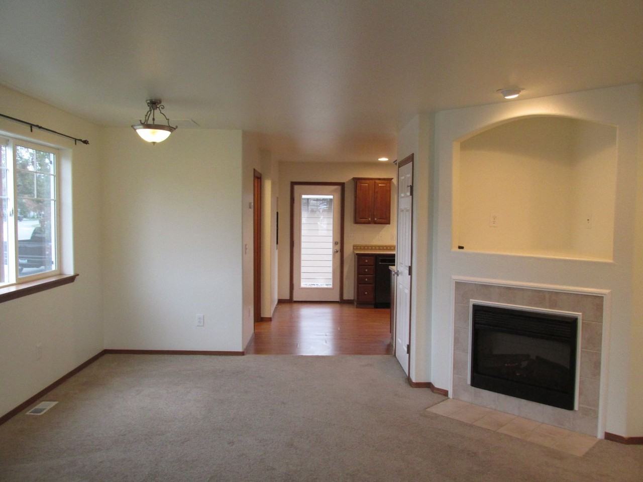 300 Helen St - Photo 3 of 19