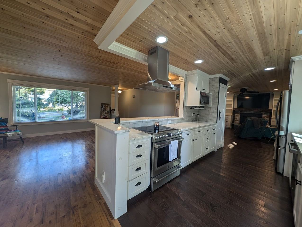 1327 Worrall Dr - Photo 5 of 36