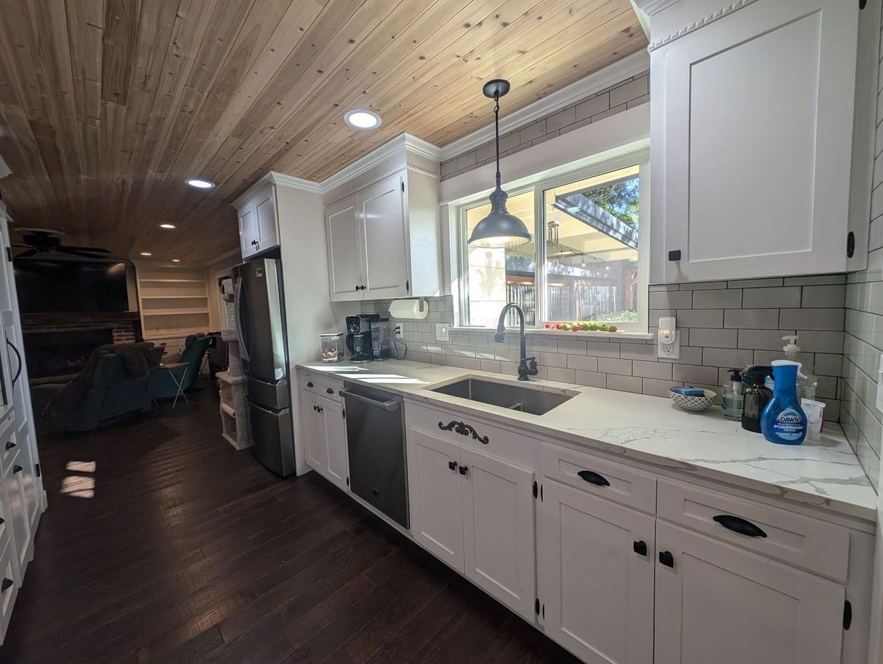 1327 Worrall Dr - Photo 6 of 36