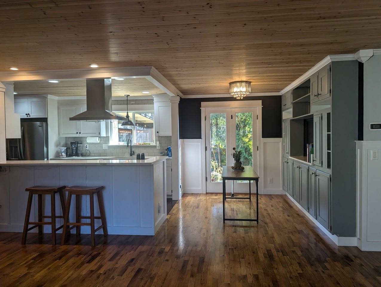 1327 Worrall Dr - Photo 4 of 36