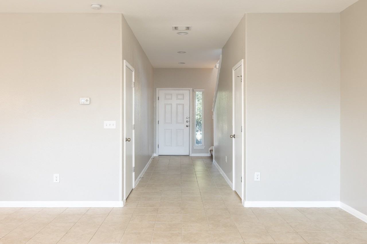 245 Pearl Way - Photo 5 of 30