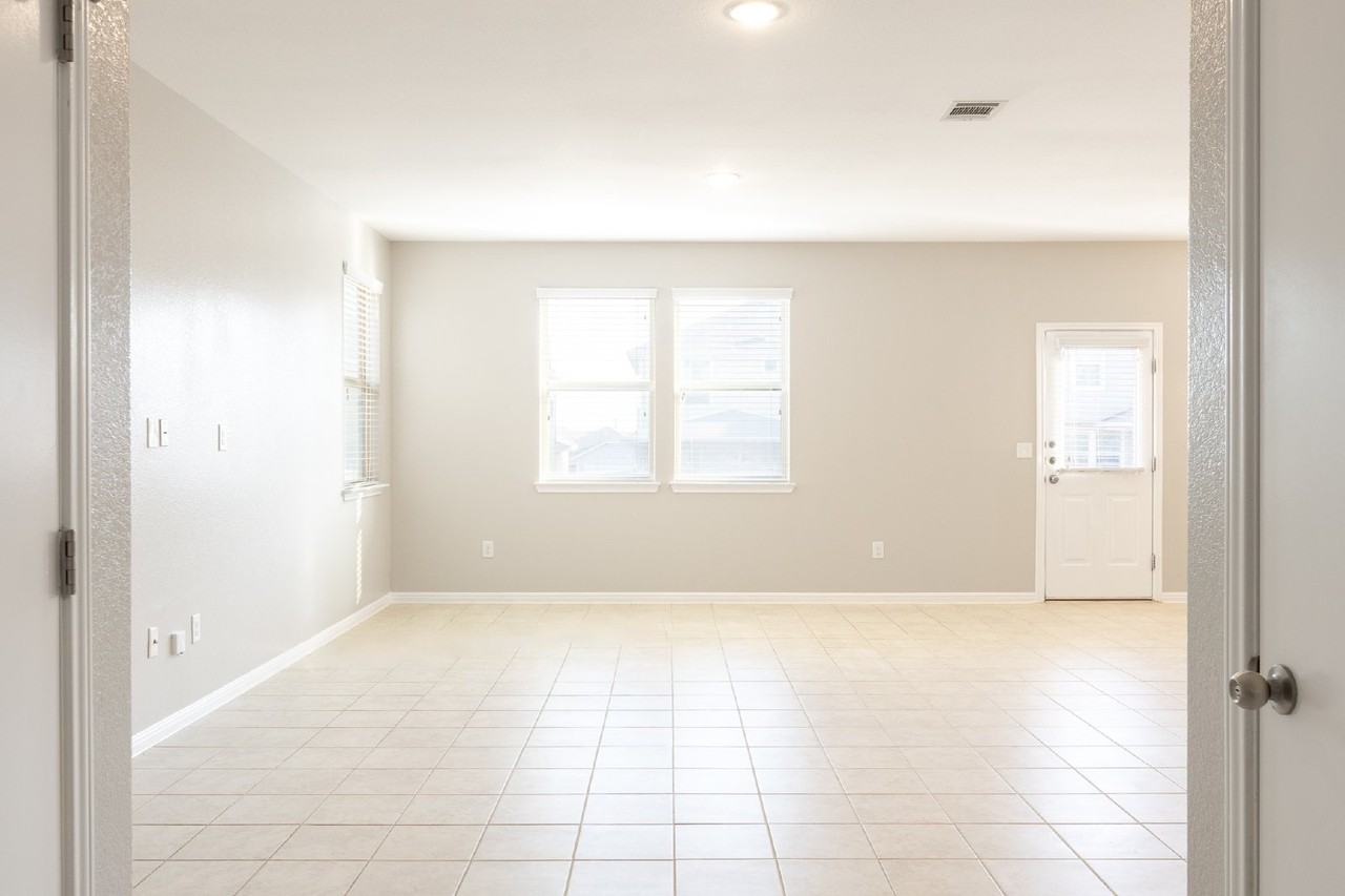 245 Pearl Way - Photo 6 of 30