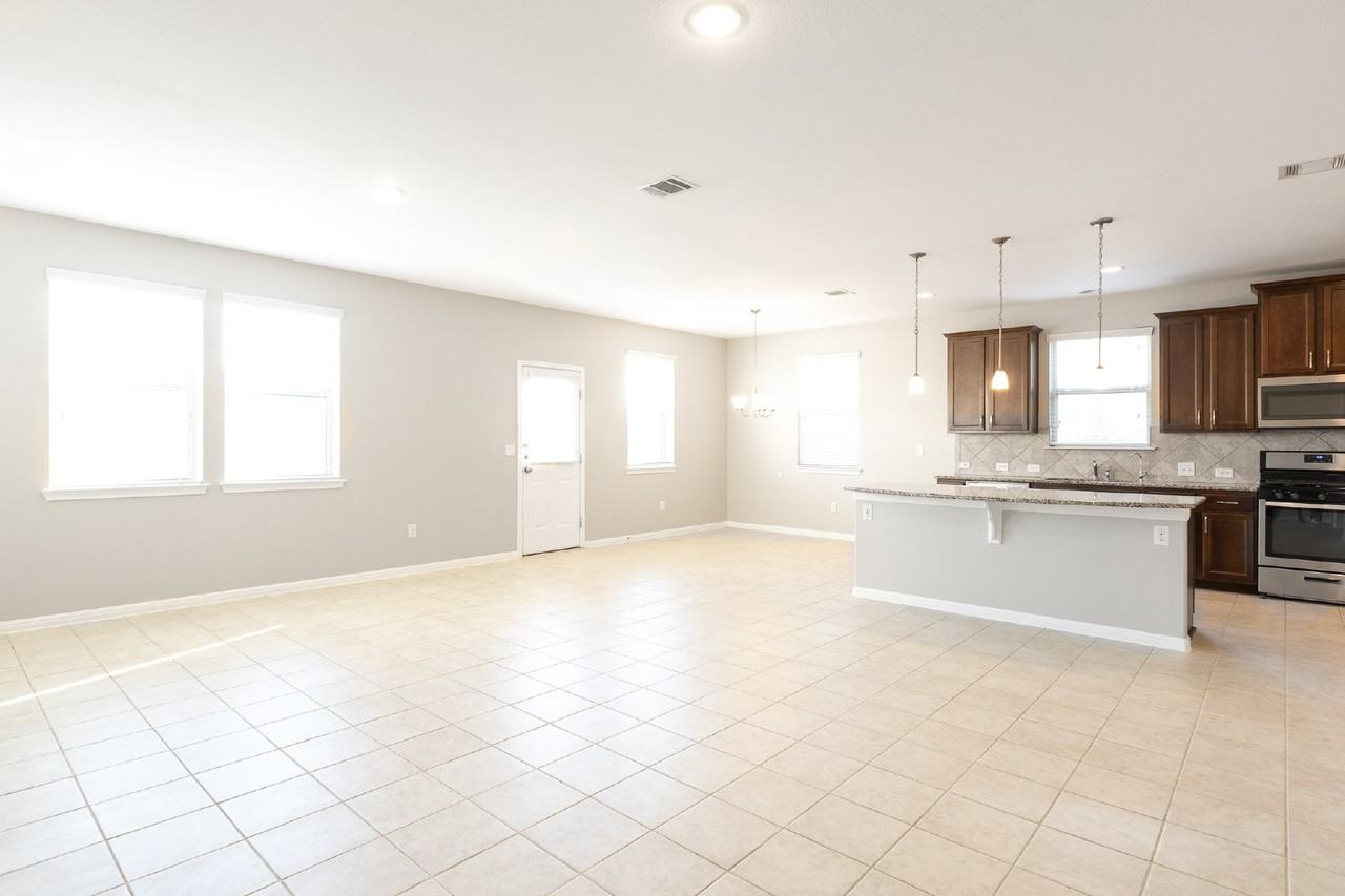 245 Pearl Way - Photo 7 of 30