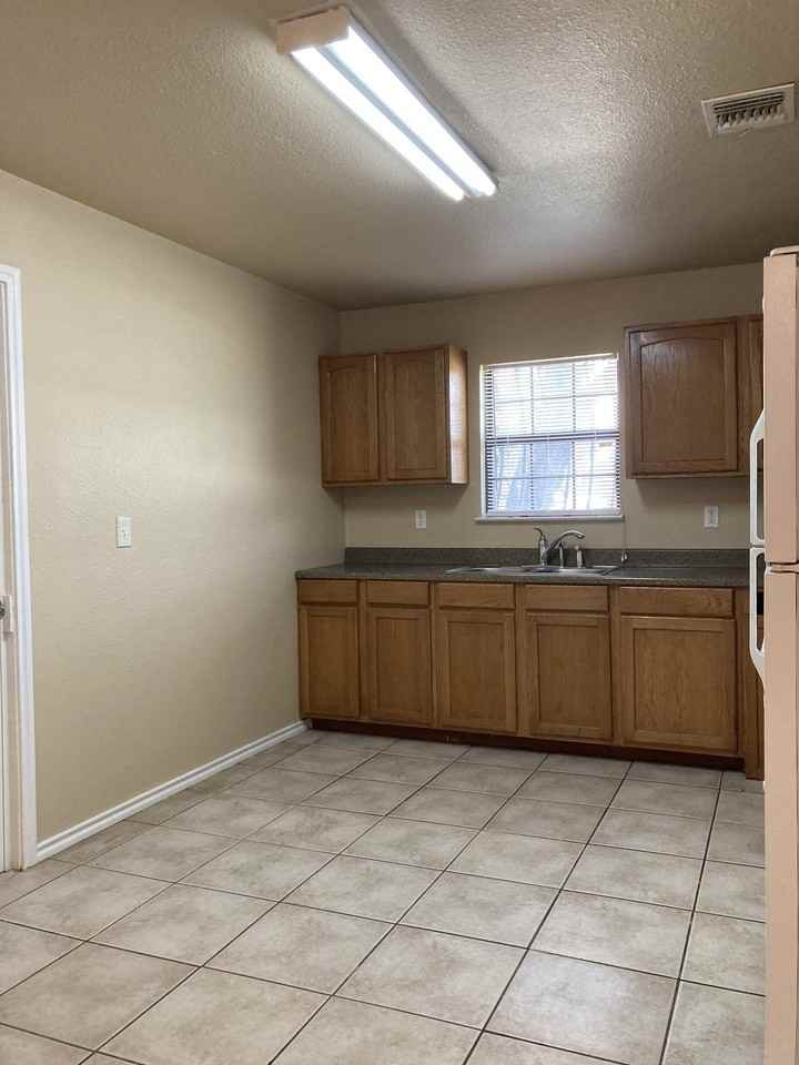 6358 W Commerce St - Photo 4 of 15