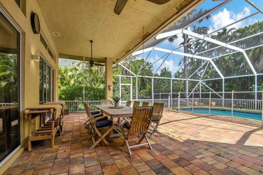 8017 Desmond Dr - Photo 3 of 36