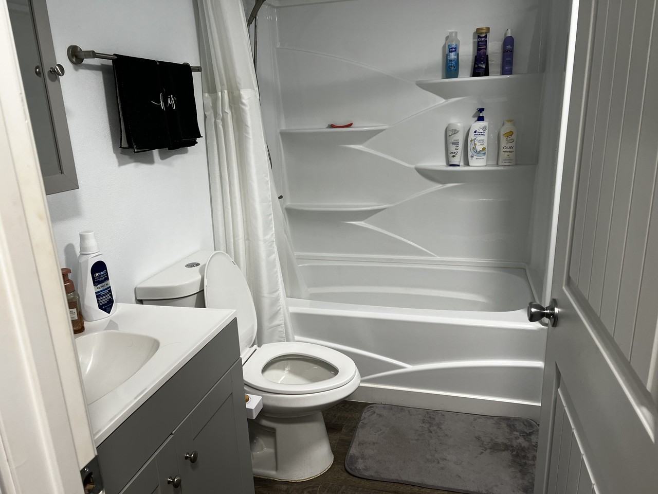 406 Hirst St #B - Photo 2 of 10